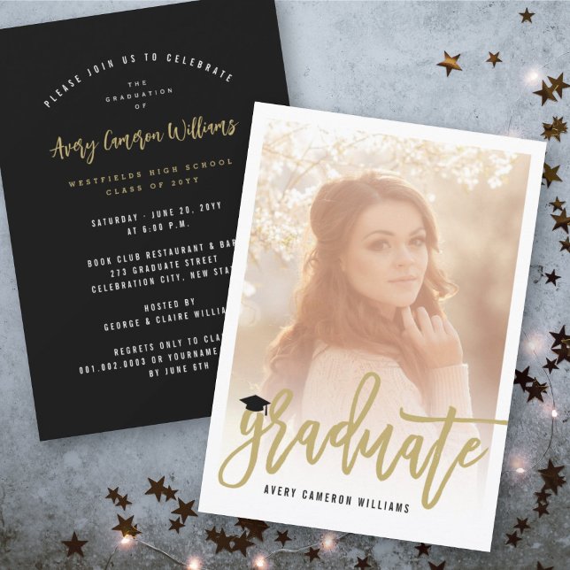 Convite Festa de formatura de Fotografia do Script de Pinc (Calligraphy Gold Brush Script Photo Modern Graduation Party Invitation @ zazzle.com/color_therapy)