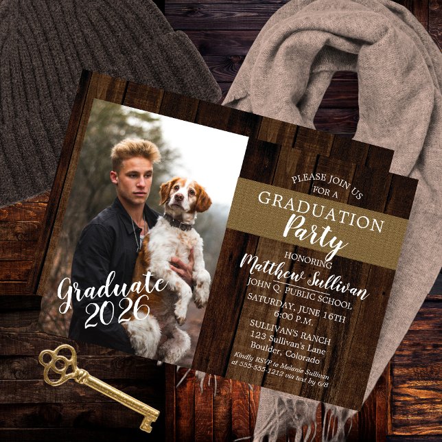 Convite Festa de formatura de Fotografia em Woodsy resiste (Rugged Woodsy Wood Look and Burlap Photo Graduation Party Invitation)