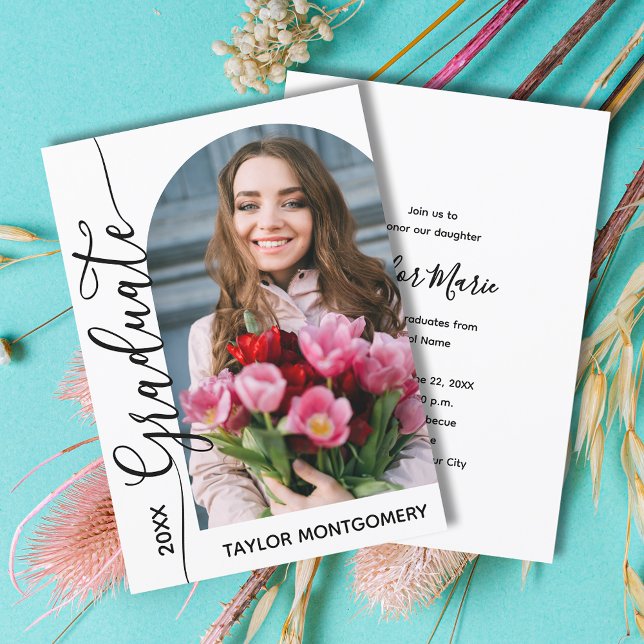 Convite Festa de formatura de Fotografias Archadas Moderna (Modern arched photo graduation party invitations with your details on the back)
