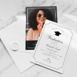 Convite Festa de formatura de quadros legíveis<br><div class="desc">Um cartão de convite para a graduação de quadro de vintage elegante com cores pretas e brancas. Os detalhes do texto e a imagem podem ser personalizados.</div>