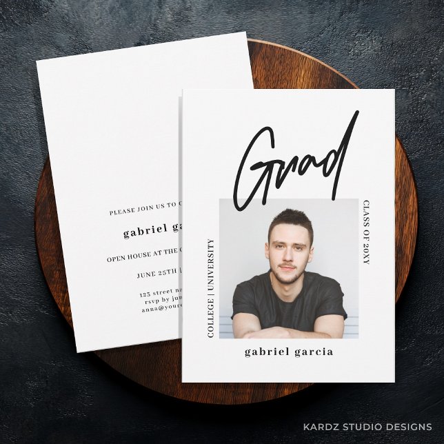 Convite Festa de formatura de Script de Fotografia Simples (Graduation Invitation shown in a 5x7-inch card. Personalize announcement with blue button section.)