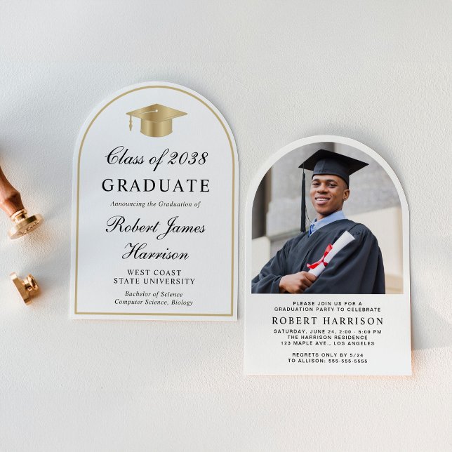 Convite Festa de formatura Dourada de Fotografia em Arch E (An elegant arch-shaped college graduation party invitation to celebrate the graduate's achievements)