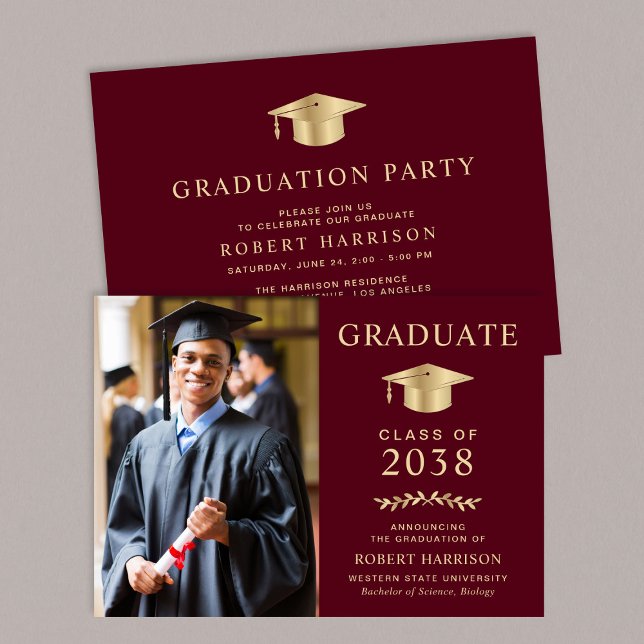 Convite Festa de formatura Dourada Elegante do Burgundy (An elegant college graduation party invitation to celebrate the graduate's achievements)