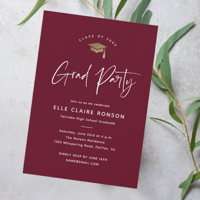 Convite Festa de Formatura Marrom com Rótulo Simples (Modern script maroon and gold graduation party invitation.)