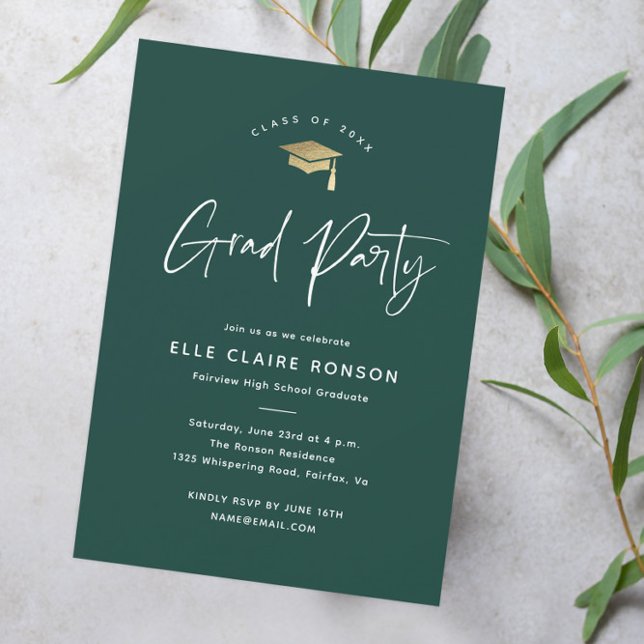 Convite Festa de Formatura Simples com Letra Verde (Modern script green and gold graduation party invitation.)
