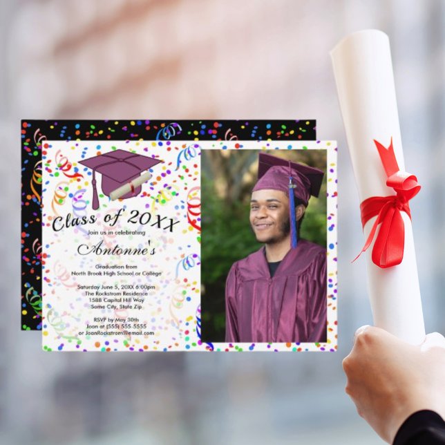 Convite Festa de Graduação de Foto Partido Confetti do Bon (Photo Graduation Purple Grad Cap Confetti Party Invitation)