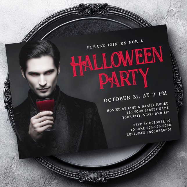 Convite Festa de Halloween do sangue do bebendo de vampiro (Handsome vampire drinking blood Halloween party Invitation)