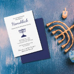 Convite Festa de Hanukkah da Família Simples Blue Menorah<br><div class="desc">Convite de festas Hanukkah,  com uma simples menorah azul e design de tipografia de script. Com a inscrição personalizável azul,  você pode adicionar suas próprias informações. Uma forma festiva de celebrar a primeira noite de Chanukah com amigos e familiares.</div>