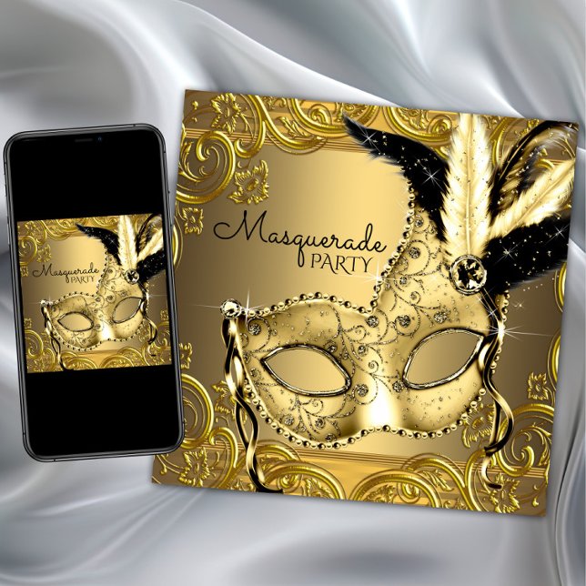 Convite Festa de Máscaras Preto e Dourado (Black and gold masquerade party invitation with beautiful gold mask on a gold swirl background.)