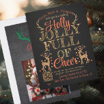 Convite Festa de Natal da Família Rustic Holly & Jolly<br><div class="desc">Ponha o tom para uma reunião divertida e festiva com este Convite de festas de Natal Rustic Holly & Jolly! Apresentando um charmoso fundo de quadro com gráficos leves de cera e cintilação, este convite é elegante e caprichoso. As costas acrescentam um toque pessoal com uma fotografia festiva engraçada da...</div>