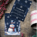 Convite Festa de Natal do Winter Forest Snowman | Azul<br><div class="desc">Coloque a cena para uma celebração de feriado alegre com este Convite de festas de Natal de Snowman, uma Floresta Azul e Impressionante. Apresentando um bonitinho bonitão com chapéu clássico e cachecol, cercado por pinheiros de neve e delicados flocos de neve brancos em uma pacífica floresta de inverno. Acentuado com...</div>