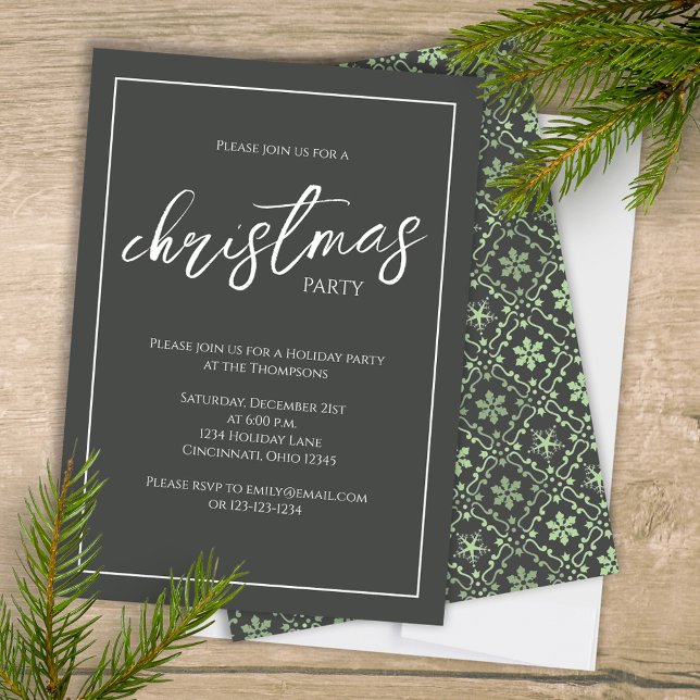 Convite Festa de Natal Elegante Floco de Neve Verde Modern (Simple green snowflake Christmas party invitation with a grey background. )
