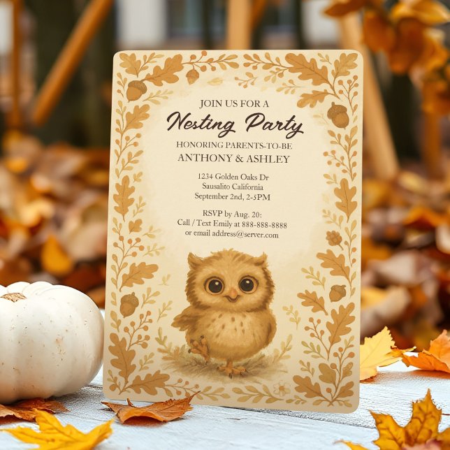 Convite Festa de Nidificação da Floresta Chá de Queda de B (Cute Fall nesting party baby shower invitation with a whimsical baby owl in adorable woodland style.)