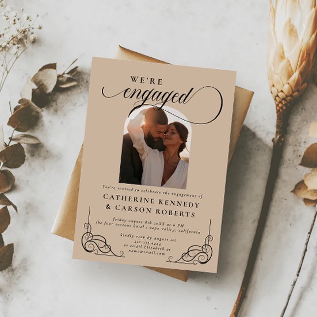 Convite Festa de noivado de Caligrafia de Script Beige e P (Criador carregado)