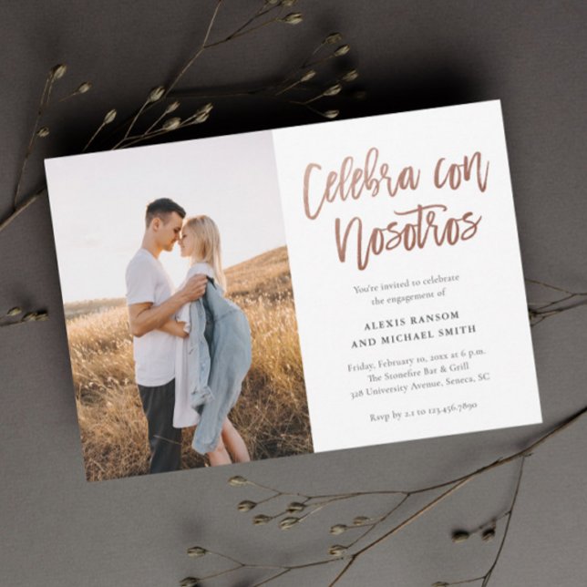 Convite Festa de noivado de Fotografias Moderna con Nosotr (Spanish 2 photo engagement party invitation with modern rose gold celebrate with us typography.)