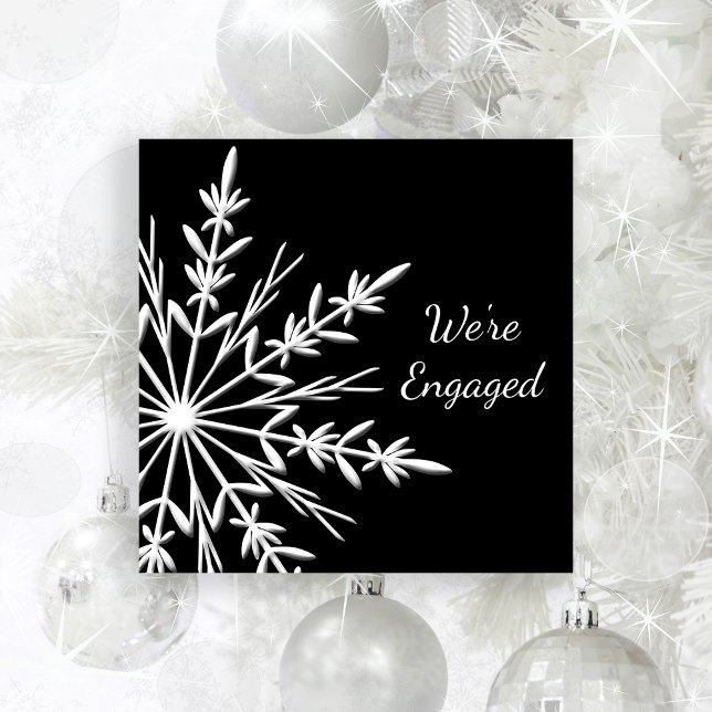 Convite Festa de noivado de inverno em Floco de Neve Preto (Celebrate your winter engagement with the festive Black and White Snowflake Party Invitation.)