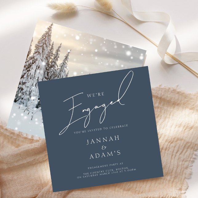 Convite Festa de noivado de Script Wonderland Woodland no  (Winter Wonderland Woodland Script Engagement Party Invitation)