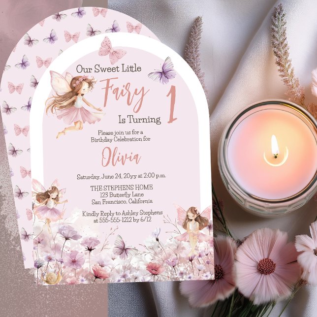 Convite Festa de primeiro aniversario de Flores Selvagens  ("Our Sweet Little Fairy Is Turning 1" Enchanting Fairies Girl 1st Birthday Party Arched Invitation)