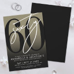 Convite Festa Dourada negra do 60º aniversário<br><div class="desc">Celebrar sessenta anos de amor com este convite moderno de 60 anos de casamento. O design apresenta um fundo dourado falso, em camadas atrás de um elegante gradiente cinza-a-preto, para um visual elegante e atraente. Um "60" preto grande se estende na maior parte da placa, com um "Sessenta" branco no...</div>