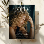 Convite Festa Elegante do aniversário de 40 anos de Fotogr<br><div class="desc">Celebre os grandes 4-0 em estilo com nossos convites personalizados para aniversário de 40 anos de fotos! Posicione sua foto favorita da estrela de aniversário frente e centro, belamente complementada por um elegante roteiro decorativo branco que lê 40. Nosso modelo fácil de usar permite que você adicione seu toque pessoal,...</div>