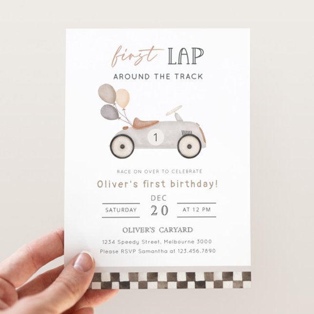 Convite First Lap Beige Race Car & Balloons 1st Birthday (Criador carregado)