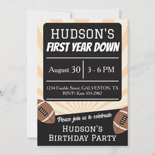 Convite First Year Down Football Birthday Party Invitation (Frente)
