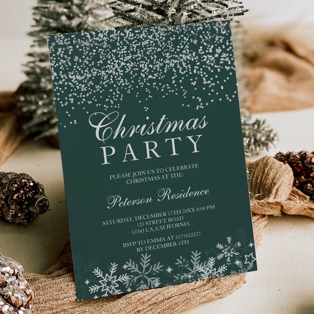 Convite Flocos de neve prateados verdes escuros Natal (Silver confetti snowflakes dark green Christmas Invitation)