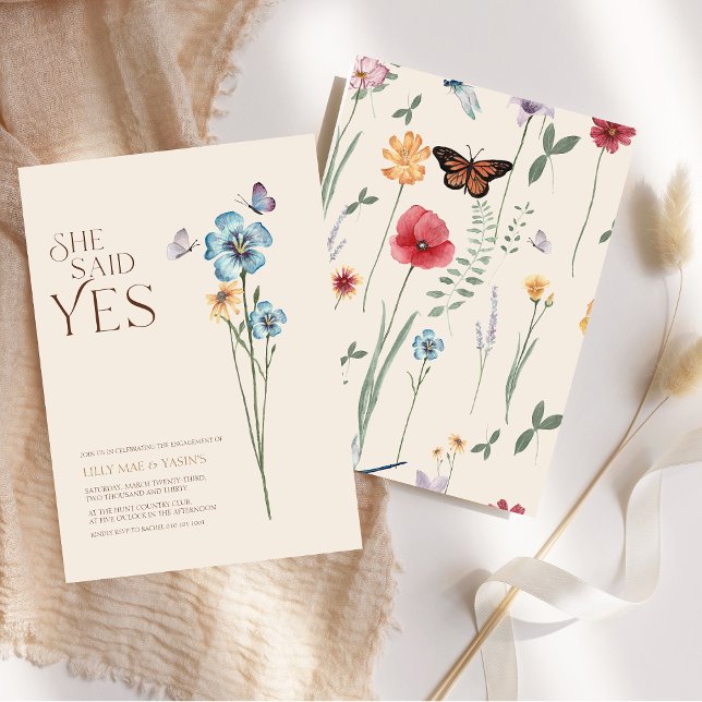 Convite Flor Azul Simples Ela Disse Sim Noivado (Simple Blue Wildflower She Said Yes Engagement Invitation)