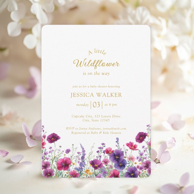 Convite Flor silvestre, Chá de fraldas de flor roxa-rosa (Wildflower, Purple-Pink-Flower White Baby Shower Invitation. For Baby Girl & Baby Boy.)