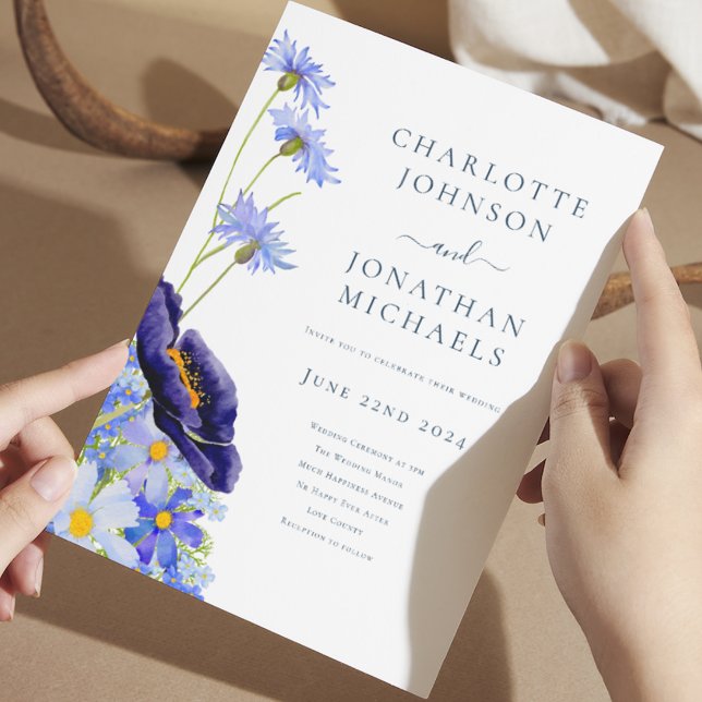 Convite Floral Azul de Verão Elegante (watercolor wildflowers blue summer floral wedding invitation with elegant typography script)