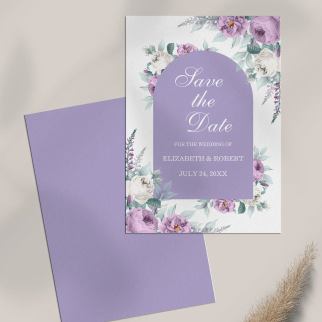Convite Floral Purple lavanda Salve A Placa Date (Lavender Purple Floral Save The Date Card on white table)