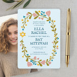 Convite Floral Wreath Bat Mitzvah Foto Personalizada Feita<br><div class="desc">Cartão perfeito para anunciar um bar mitzvah, bat mitzvah ou outra celebração judaica! Mão fez arte para você! TOTALMENTE PERSONALIZÁVEL! Clique em "Personalizar" acima para editar o texto e adicionar sua própria foto ao verso. Clique em "editar usando a ferramenta design" para ajustar as fontes, cores e posicionamentos. Você também...</div>