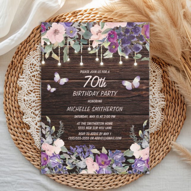 Convite Flores Rosas Roxas Borboletas Madeira Rústica 70º (Purple and pink watercolor floral and butterflies on rustic wood 70th birthday party invitation)