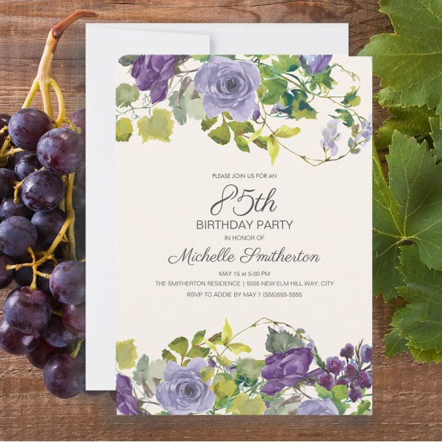 Convite Flores Roxas Folhas Verdes 85º Aniversário (Purple floral and vines 85th birthday party invitation)