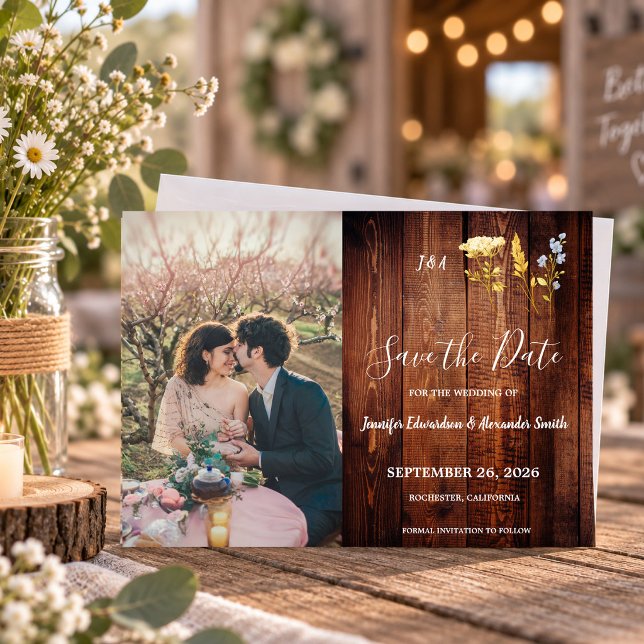 Convite Flores rústicas monogramadas foto Salve a Data (Rustic wildflowers flowers monogrammed photo Save the Date Invitation. For your rustic wedding.
)