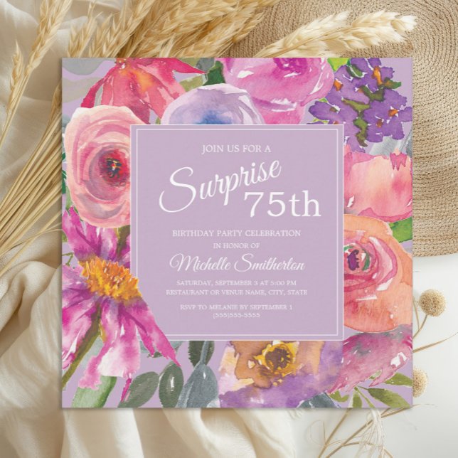 Convite Flores Silvestres de Aquarela Roxo Rosa Aniversári (Elegant purple and pink watercolor wildflowers surprise 75th birthday party invitation)