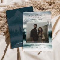 Floresta de Pinheiros das Montanhas Salva a Foto d