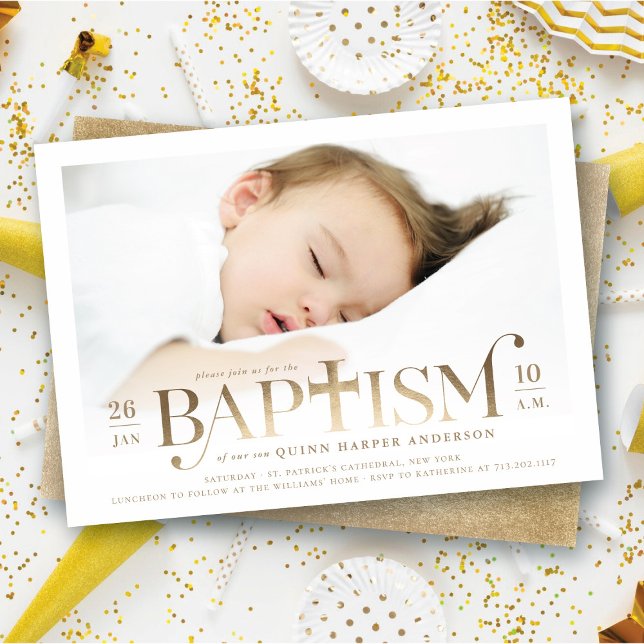 Convite Fólio de Ouro Moderno Cruz Ousada Foto de Batismo  (Faux Gold Foil Modern Classic Bold Cross Stylish Baptism Photo Invitation @ fat_fa_tin)