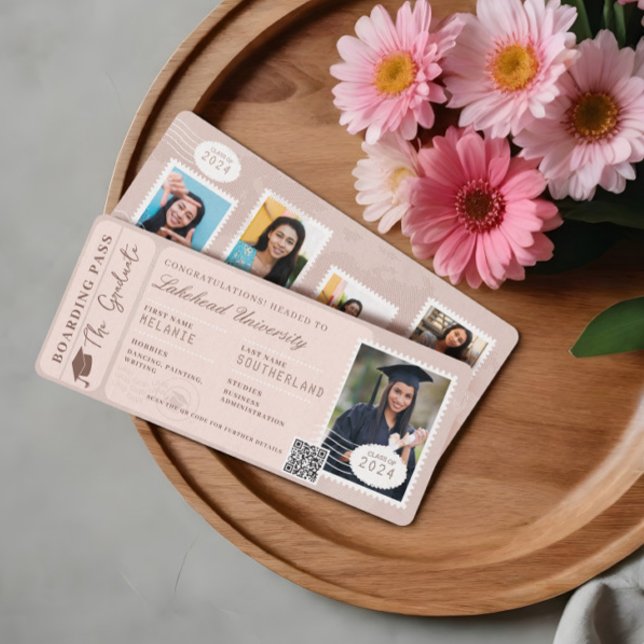 Convite Formando Adventure Aguarda Bilhete de Plano de Pas (Grad Adventure Awaits Boarding Pass Plane Ticket Invitation)