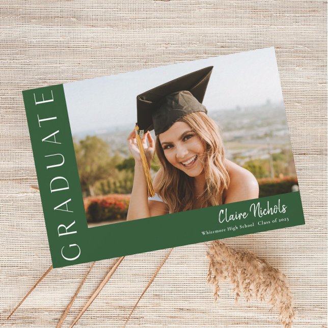 Convite Formatura Foto Horizontal Moderna (Modern Typography Green Photo Graduation Invitations.)
