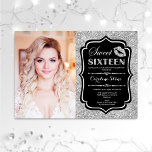 Convite Foto: 16 Aniversário - Kiss Silver Black<br><div class="desc">Foto Doce 16 Aniversário - Negro Silver Beijo. Doce dezesseis convites de aniversário com sua foto. Possui fonte de script,  lábios beijam e confetti. Design clássico com falso brilho de prata. Perfeito para uma elegante festa de 16 dias de glam.</div>