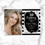 Convite Foto 50º aniversário do Elegante Black White Silve<br><div class="desc">Elegante convite floral feminino para o 50º aniversário com sua foto. Design branco preto-claro-claro com prata brilhante. Apresenta faixas pretas e brancas, rosas vermelhas, fontes de script e confetti. Perfeito para uma festa de comemoração de na moda adulto. Personalize com seus próprios detalhes. Pode ser personalizado para qualquer idade! Impressos...</div>