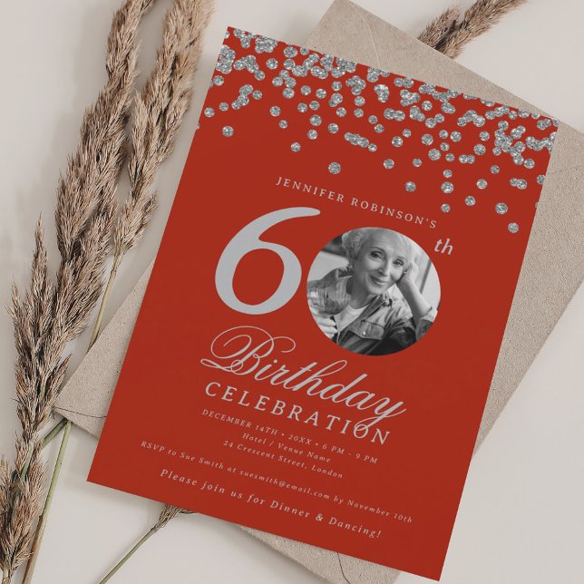 Convite Foto 60º Aniversário do Silver Confetti Champagne  (Photo 60th Birthday Silver Confetti Champagne Red Invitation)