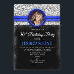 Convite Foto aniversário de 30 anos - Azul Real Preto Prat<br><div class="desc">Convite para aniversário de 30 anos com a sua design de Elegante Fotográfica em preto,  cintilação falsa prata com uma dica de azul real. Perfeito para a trinta festas de aniversário feminina. Pode ser personalizado para qualquer idade!</div>