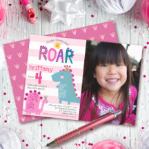 Foto Aniversário Menina Dinossauro Fofo Pisoteia M