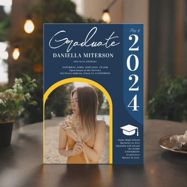 Convite Foto bold 2024 arch — graduação em azul escuro (Photo bold 2024 arch dark blue graduation invitation)