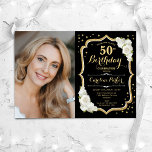 Convite Foto branca Dourada preta 50º aniversário<br><div class="desc">Elegante convite de 50 anos florais com sua foto. Design branco preto de vidro com ouro brilhante. Possui rosas brancas, fonte de script e confetti. Perfeito para uma festa de comemoração de na moda adulto. Personalize com seus próprios detalhes. Pode ser personalizado para qualquer idade! Impressos convites Zazzle ou modelo...</div>