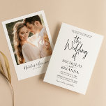Convite Foto clássica minimalista de casamento branco pret<br><div class="desc">Convite de Foto Clássica de Casamento Branco Negro Minimalista. Personalize facilmente substituindo cada informação. Faça o upload de uma foto vertical/retrato. Verifique a visualização antes de adicionar ao carrinho. (Exemplo de foto de Jonathan Borba do Pexels)</div>