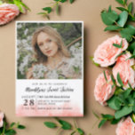 Convite Foto Cor de Água Rosa 16<br><div class="desc">Cor d'água rosa, 16 convites com uma foto da aniversariante cobrindo metade do convite, uma design de tipografia limpa, e seu nome em uma bonito escrita. Foto doce 16 convite com um salto de aquarela cor rosa quente.</div>