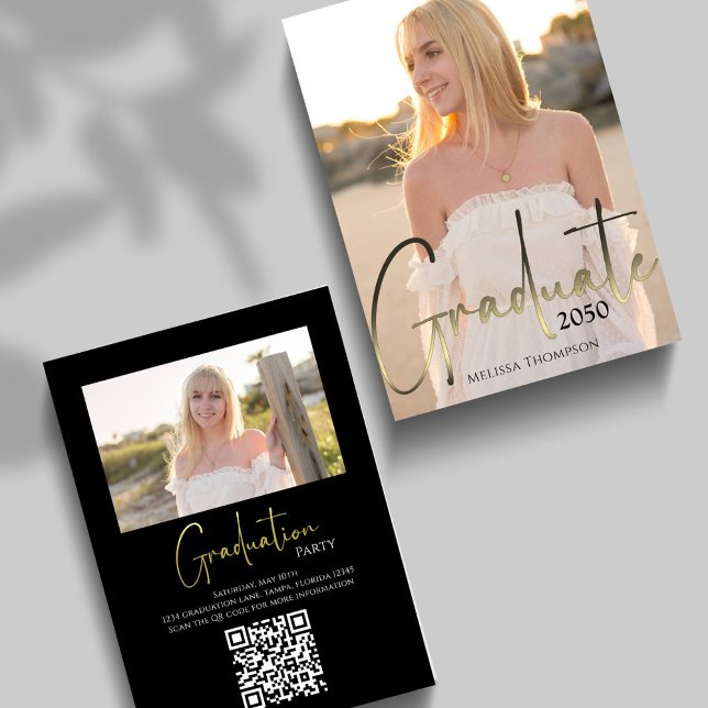 Convite Foto da Caligrafia Preta do Na moda do Formando Do (Graduation photo invitation announcement card with elegant gold calligraphy script. )